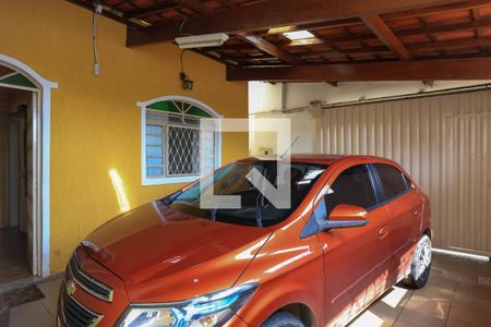 Garagem de casa à venda com 3 quartos, 114m² em Santa Cruz, Belo Horizonte