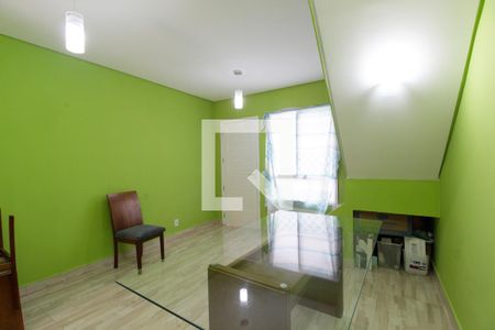 Sala de casa de condomínio para alugar com 2 quartos, 58m² em Vila Monte Serrat, Cotia