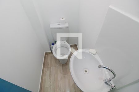 Lavabo de casa de condomínio para alugar com 2 quartos, 58m² em Vila Monte Serrat, Cotia