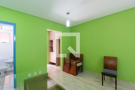 Sala de casa de condomínio para alugar com 2 quartos, 58m² em Vila Monte Serrat, Cotia