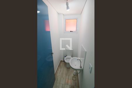 Lavabo de casa de condomínio para alugar com 2 quartos, 58m² em Vila Monte Serrat, Cotia