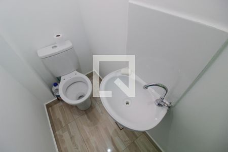 Lavabo de casa de condomínio para alugar com 2 quartos, 58m² em Vila Monte Serrat, Cotia