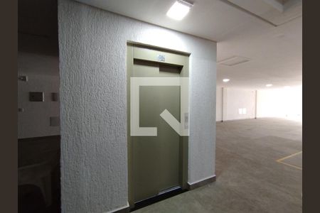 Apartamento à venda com 79m², 3 quartos e 2 vagas Apartamento à venda com 79m², 3 quartos e 2 vagasElevador