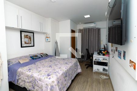 Suíte 1 de casa para alugar com 3 quartos, 220m² em Vila Guilhermina, São Paulo