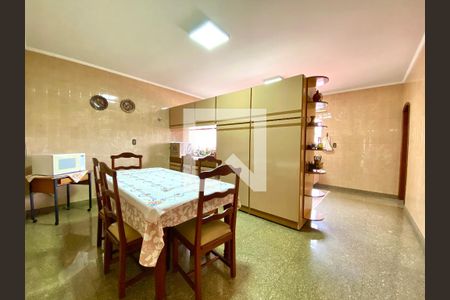 Casa à venda com 437m², 3 quartos e 4 vagas Casa à venda com 437m², 3 quartos e 4 vagasCozinha 1