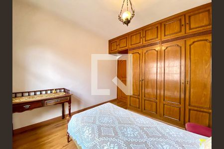 Casa à venda com 437m², 3 quartos e 4 vagas Casa à venda com 437m², 3 quartos e 4 vagasQuarto 1