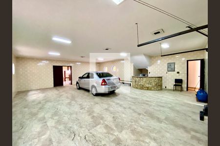 Casa à venda com 437m², 3 quartos e 4 vagas Casa à venda com 437m², 3 quartos e 4 vagasGaragem