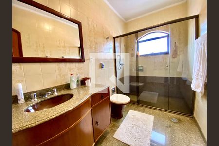 Casa à venda com 437m², 3 quartos e 4 vagas Casa à venda com 437m², 3 quartos e 4 vagasBanheiro da Suíte 2