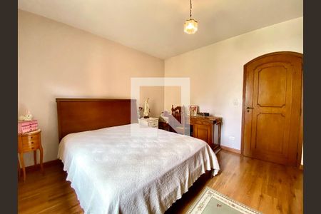 Casa à venda com 437m², 3 quartos e 4 vagas Casa à venda com 437m², 3 quartos e 4 vagasSuíte 1