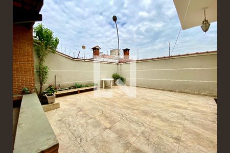 Casa à venda com 437m², 3 quartos e 4 vagas Casa à venda com 437m², 3 quartos e 4 vagasQuintal