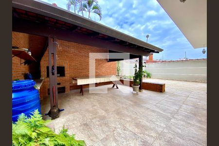 Casa à venda com 437m², 3 quartos e 4 vagas Casa à venda com 437m², 3 quartos e 4 vagasQuintal