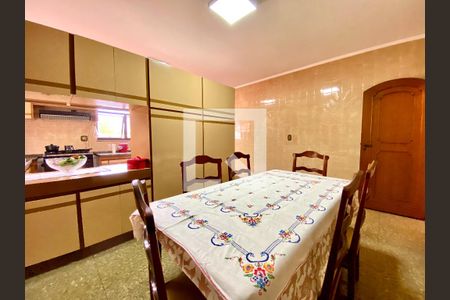 Casa à venda com 437m², 3 quartos e 4 vagas Casa à venda com 437m², 3 quartos e 4 vagasCozinha 1