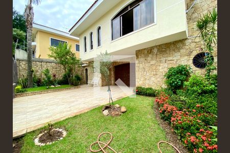 Casa à venda com 437m², 3 quartos e 4 vagas Casa à venda com 437m², 3 quartos e 4 vagasEntrada