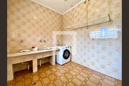 Casa à venda com 437m², 3 quartos e 4 vagas Casa à venda com 437m², 3 quartos e 4 vagasÁrea de Serviço