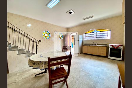 Casa à venda com 437m², 3 quartos e 4 vagas Casa à venda com 437m², 3 quartos e 4 vagasCozinha 2