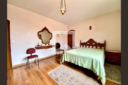 Casa à venda com 437m², 3 quartos e 4 vagas Casa à venda com 437m², 3 quartos e 4 vagasSuíte 2