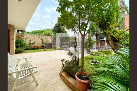 Casa à venda com 437m², 3 quartos e 4 vagas Casa à venda com 437m², 3 quartos e 4 vagasEntrada