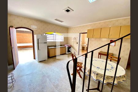 Casa à venda com 437m², 3 quartos e 4 vagas Casa à venda com 437m², 3 quartos e 4 vagasCozinha 2