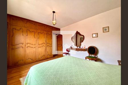 Casa à venda com 437m², 3 quartos e 4 vagas Casa à venda com 437m², 3 quartos e 4 vagasSuíte 2