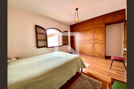 Casa à venda com 437m², 3 quartos e 4 vagas Casa à venda com 437m², 3 quartos e 4 vagasSuíte 2