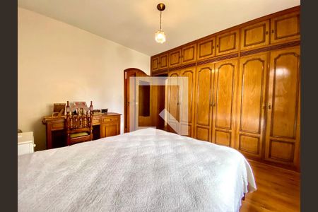 Casa à venda com 437m², 3 quartos e 4 vagas Casa à venda com 437m², 3 quartos e 4 vagasSuíte 1