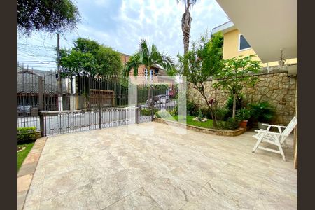 Casa à venda com 437m², 3 quartos e 4 vagas Casa à venda com 437m², 3 quartos e 4 vagasEntrada