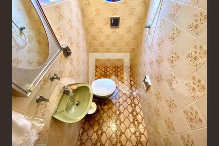 Casa à venda com 437m², 3 quartos e 4 vagas Casa à venda com 437m², 3 quartos e 4 vagasBanheiro