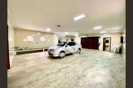 Casa à venda com 437m², 3 quartos e 4 vagas Casa à venda com 437m², 3 quartos e 4 vagasGaragem