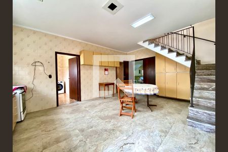 Casa à venda com 437m², 3 quartos e 4 vagas Casa à venda com 437m², 3 quartos e 4 vagasCozinha 2