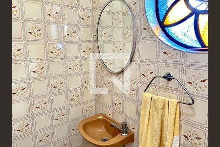 Casa à venda com 437m², 3 quartos e 4 vagas Casa à venda com 437m², 3 quartos e 4 vagasLavabo 2