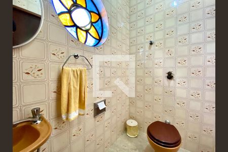 Casa à venda com 437m², 3 quartos e 4 vagas Casa à venda com 437m², 3 quartos e 4 vagasLavabo 2