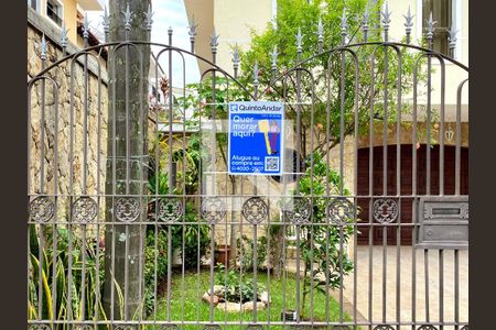 Casa à venda com 437m², 3 quartos e 4 vagas Casa à venda com 437m², 3 quartos e 4 vagasFachada com plaquinha