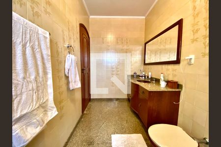 Casa à venda com 437m², 3 quartos e 4 vagas Casa à venda com 437m², 3 quartos e 4 vagasBanheiro da Suíte 2