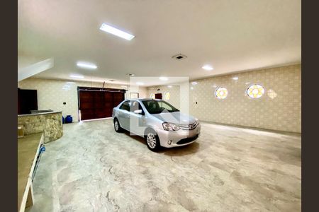 Casa à venda com 437m², 3 quartos e 4 vagas Casa à venda com 437m², 3 quartos e 4 vagasGaragem