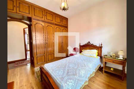 Casa à venda com 437m², 3 quartos e 4 vagas Casa à venda com 437m², 3 quartos e 4 vagasQuarto 1