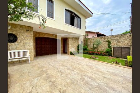 Casa à venda com 437m², 3 quartos e 4 vagas Casa à venda com 437m², 3 quartos e 4 vagasEntrada