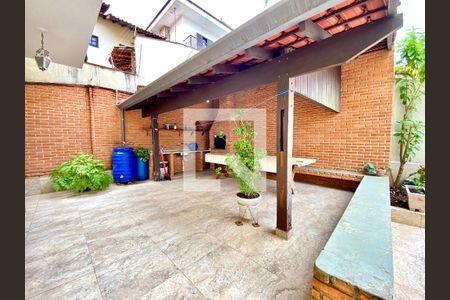 Casa à venda com 437m², 3 quartos e 4 vagas Casa à venda com 437m², 3 quartos e 4 vagasQuintal