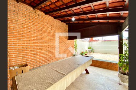 Casa à venda com 437m², 3 quartos e 4 vagas Casa à venda com 437m², 3 quartos e 4 vagasQuintal