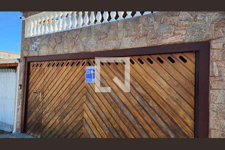 Casa à venda com 223m², 3 quartos e 2 vagas Casa à venda com 223m², 3 quartos e 2 vagasFachada