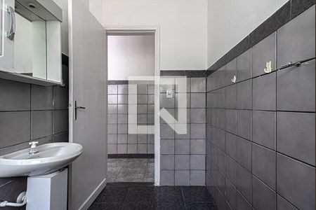 banheiro social_4 de apartamento para alugar com 2 quartos, 94m² em Aclimação, São Paulo