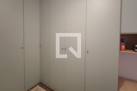 Quarto  de apartamento à venda com 1 quarto, 54m² em Cambuí, Campinas