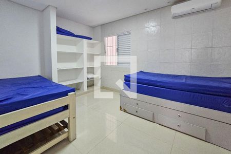Suíte 1 de casa para alugar com 4 quartos, 250m² em Jardim Las Palmas, Guarujá