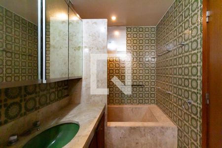 Detalhe do banheiro da suíte de apartamento à venda com 6 quartos, 270m² em Leblon, Rio de Janeiro