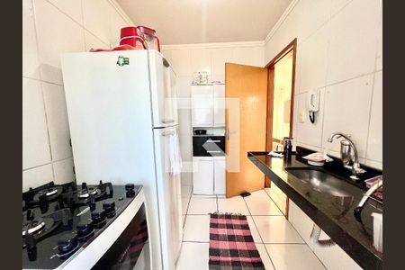 Cozinha  de apartamento à venda com 2 quartos, 90m² em Alvorada, Contagem