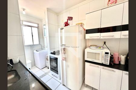 Cozinha  de apartamento à venda com 2 quartos, 90m² em Alvorada, Contagem