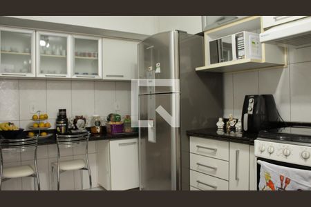 Cozinha de casa de condomínio à venda com 3 quartos, 160m² em Vila Bertioga, São Paulo