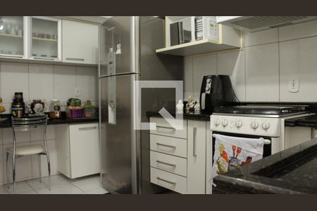 Cozinha de casa de condomínio à venda com 3 quartos, 160m² em Vila Bertioga, São Paulo