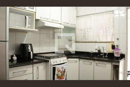 Cozinha de casa de condomínio à venda com 3 quartos, 160m² em Vila Bertioga, São Paulo