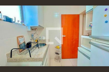 Cozinha de apartamento à venda com 2 quartos, 57m² em João Pinheiro, Belo Horizonte
