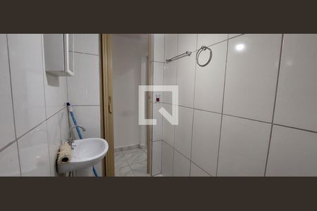 Banheiro  de casa para alugar com 1 quarto, 42m² em Vila Suica, Santo André